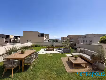 appartement duplex contemporain d'environ 117m²