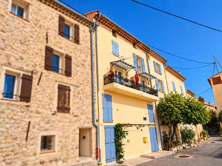 immeuble a usage locatif comprenant 2 studios et 3 appartements a vendre a magagnosc