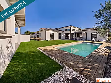 magnifique contemporaine 160m2 avec piscine pool house et garage!!!