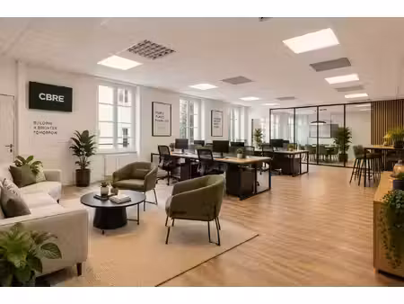 location local professionnel 257m²