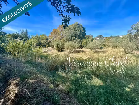 beau terrain de 702m2 boisé au calme