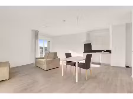 t3 meuble + terrasse roseraie + parking