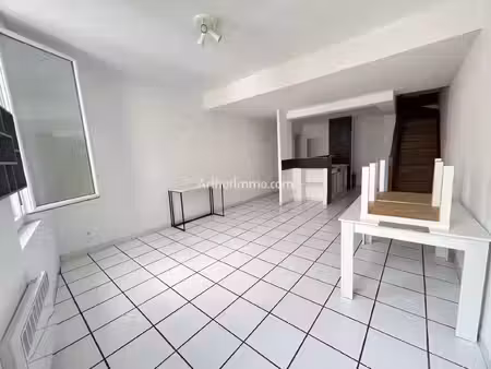 location appartement 4 pièces 68 m2 à aubagne