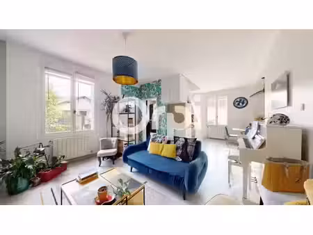 vente maison 5 pièces 121.7 m² à bron (69500)  550 000 €