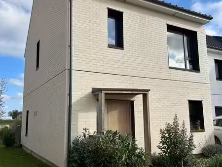 location maison 5 pièces  98.10m²  bussy