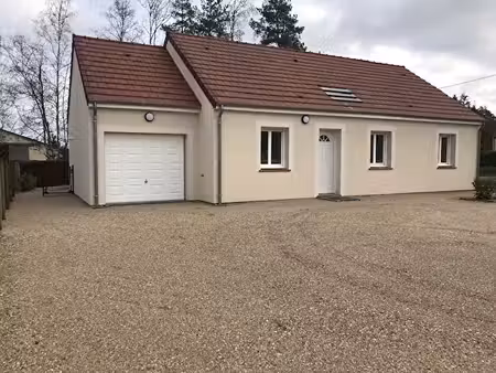 location maison 4 pièces  88.00m²  yvoy