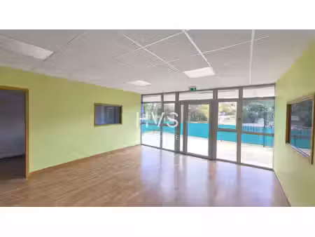 location local professionnel 100m²