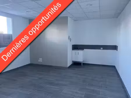 location local professionnel 28m² brignoles 83170