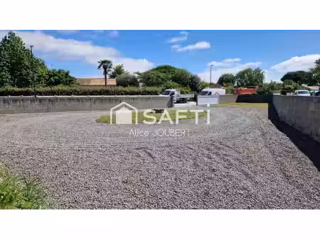 beau terrain à bâtir  d'une superficie de plus de 400 m2  à talmont saint hilaire