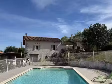 vente maison 7 pièces 130 m² à salles-lavalette (16190)  231 000 €