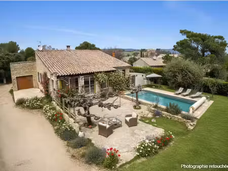 maison en pierre avec piscine – calme absolu à murs