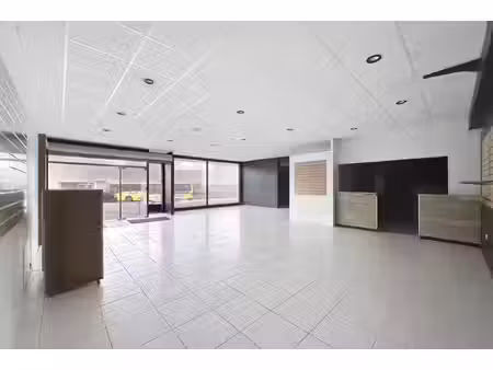 location commerce 4 pièces 244 m² à cholet (49300)