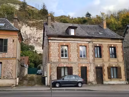 baisse de prix : les andelys - immeuble de rapport de 3 logements dont 2 loués pour une...