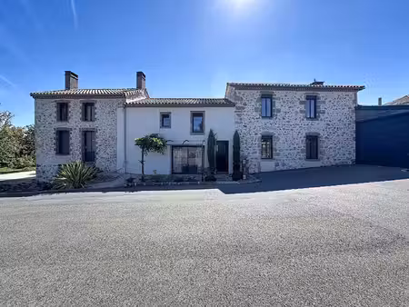maison de caractère entièrement rénovée - beaulieu-sous-bressuire