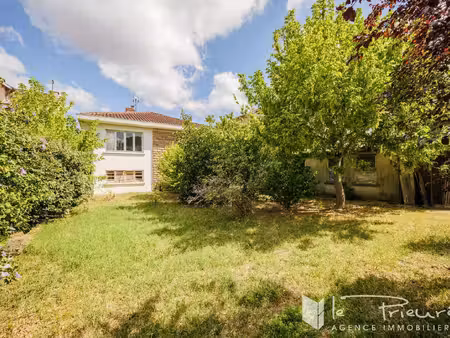 grande maison avec jardin  garage et fort potentiel d'aménagement à albi !