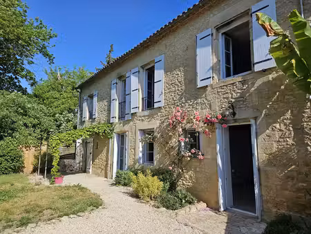 maison en pierre rénovée à deux pas du village de cubjac-auvézère-val d'ans