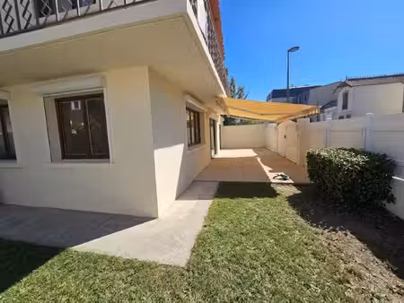 rez-de-jardin 45m² avec terrasse  jardin privatif  parking et cave - pavé blanc