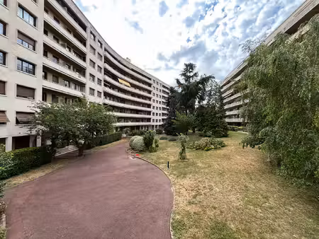 chambre de service - 9.34 m2 / saint cloud val d'or