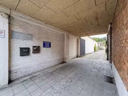 3 garages fermés idéalement situés avec accès sécurisé