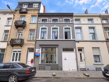 maison unifamiliale – entrepôt – 3 caves - a saisir !
