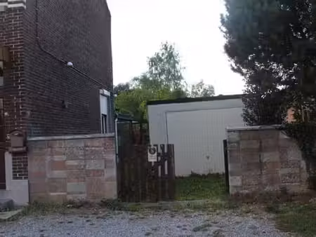 villa avec garage et jardin à rénover