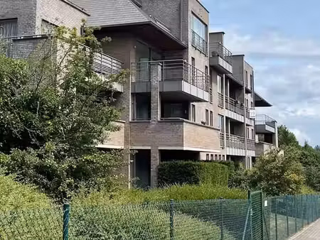 très bel appartement 1 chambre avec terrasse et parking