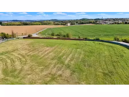 terrain a batir de 1ha 72a avec hangar