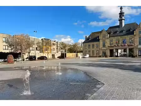 studio spacieux à vendre sur la place du marché à wenduine
