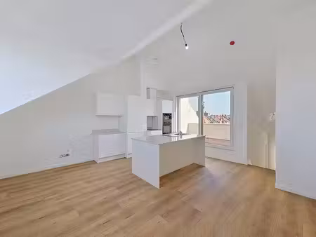 magnifique duplex 2 chambres + terrasse