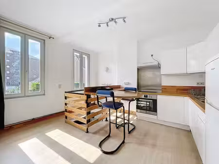 sympathique appartement deux chambres en duplex à proximité