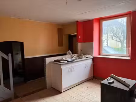a vendre en exclusivité  proche de la belgique et du luxembourg  une maison de village à r