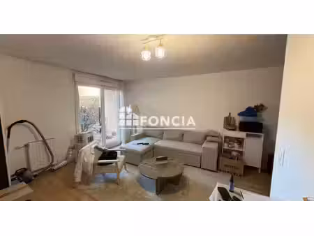 aubergenville - appartement 2 pièces avec terrasse et parking  proche gare
