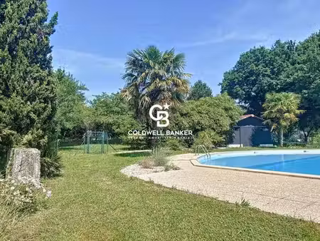 maison de 10 pièces de luxe en vente à saintes  nouvelle-aquitaine