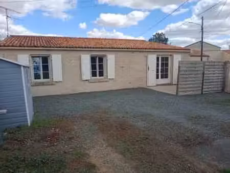 location maison à doix (85200) : à louer / 65m² doix