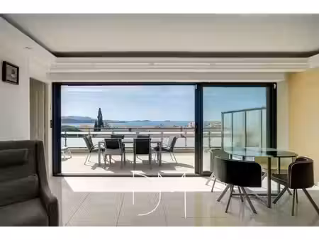 bandol à 5 minutes à pied du port bel appartement de standin