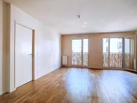 rare proche metro  beaux volumes grande chambre  cave+parking