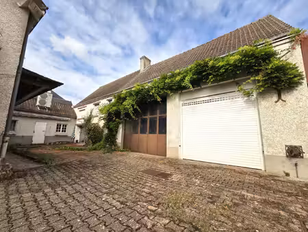 maison à rénover avec multiples dépendances
