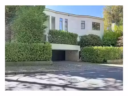 villa à louer avec garage et terrasse   uccle (vbe70650)