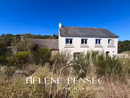 maison à rénover avec dépendance  garage et terrain de 1 100 m².