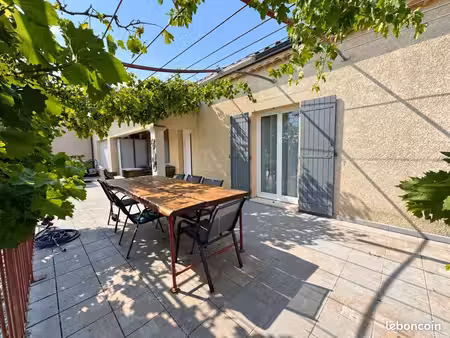 villa 4 pièces 120 m²