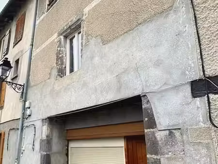 part. vend maison de bourg à rénover maringues