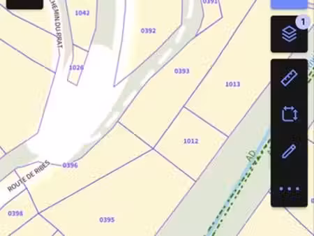terrain en faïsse avec source