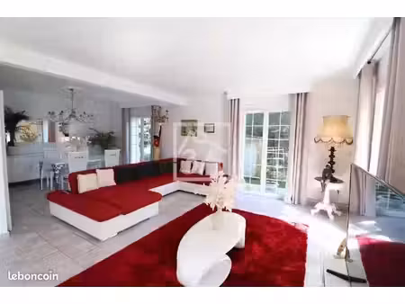 pavillon 8 pièces 207 m²