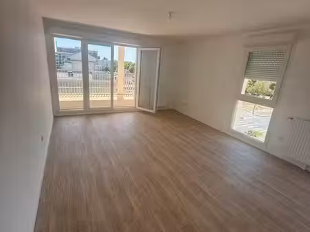 location t2 neuf avec grand balcon - premier habitant
