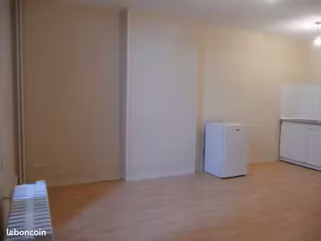libourne centre ville – studio 19 m² au 1er étage – dispo en octobre
