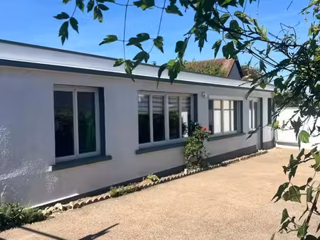 à louer – t2 rénové avec terrasse