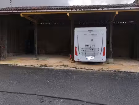 parking abrité pour camping car