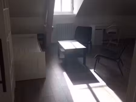 grand studio meublé refait à neuf