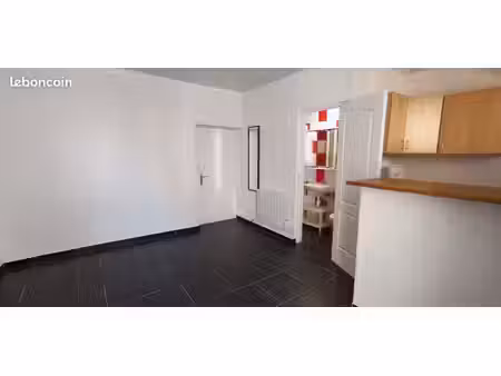 a louer studio  orleans centre  proche du quartier piéton et du pont thinat