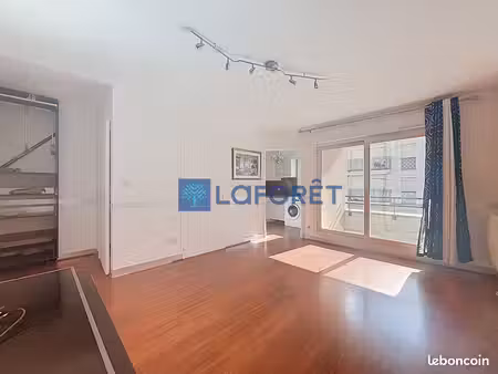 studio 1 pièce 28 m²